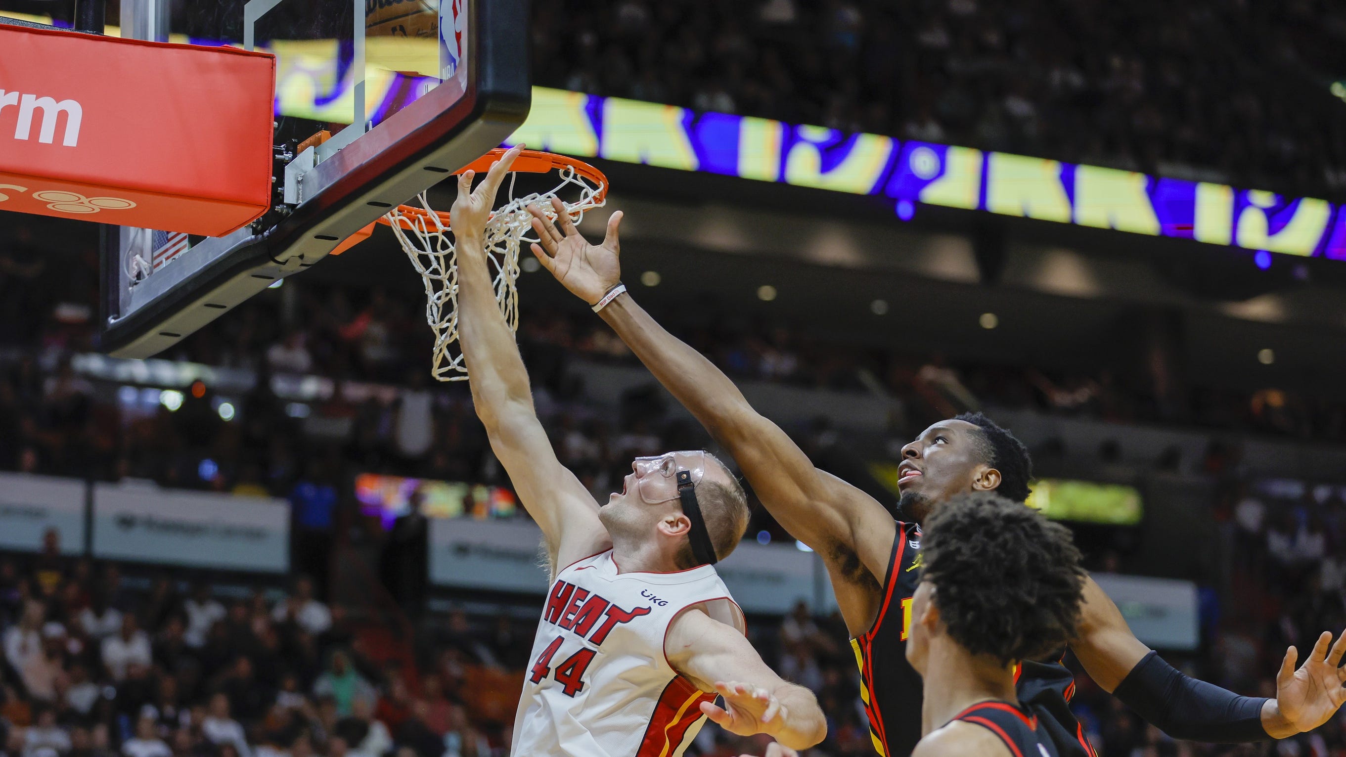 Pelicans sign veteran center Cody Zeller to 1-year deal: report