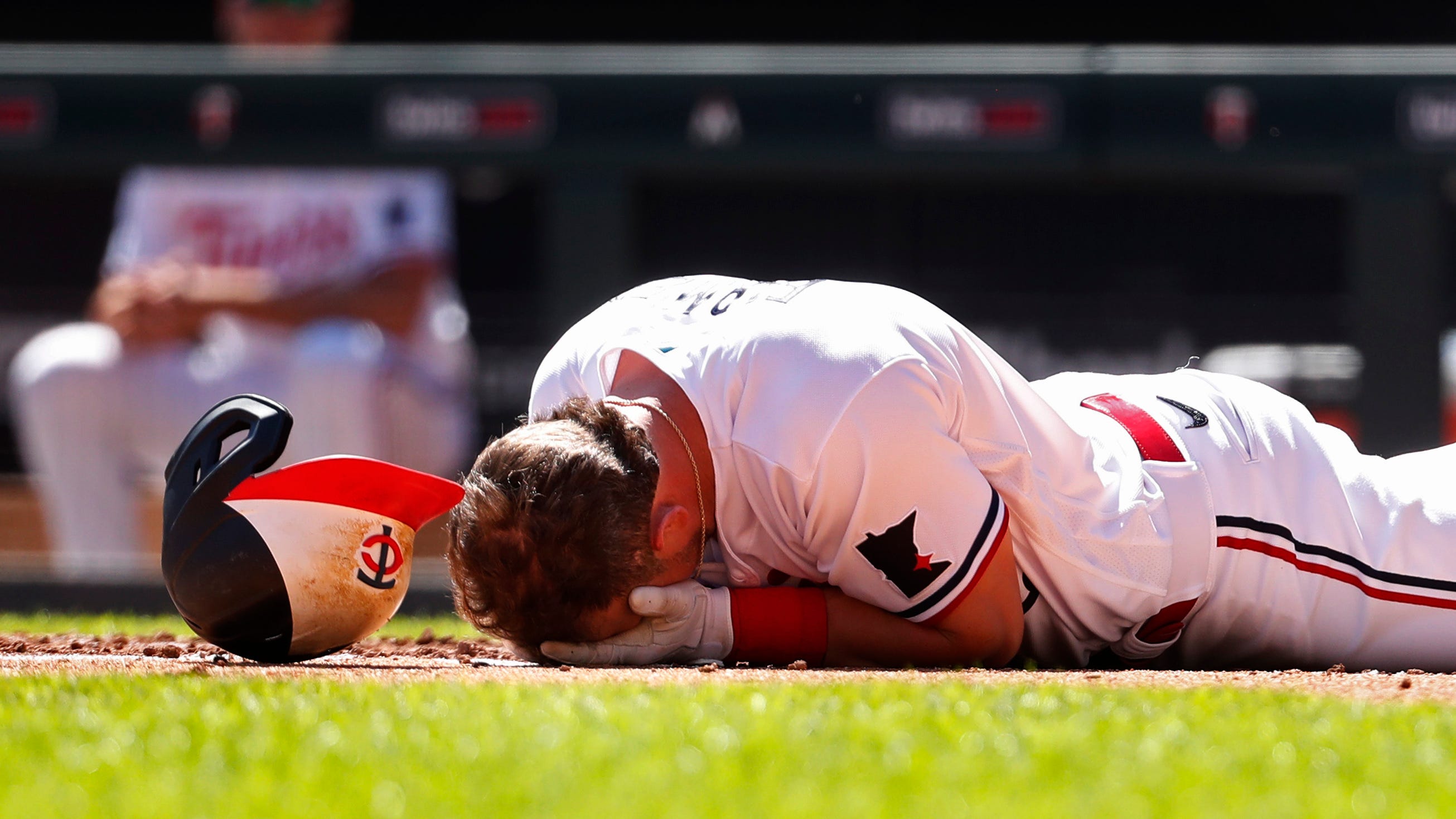 Kyle Farmer exits Wednesday’s game early after taking a 92 mph fastball to the face
