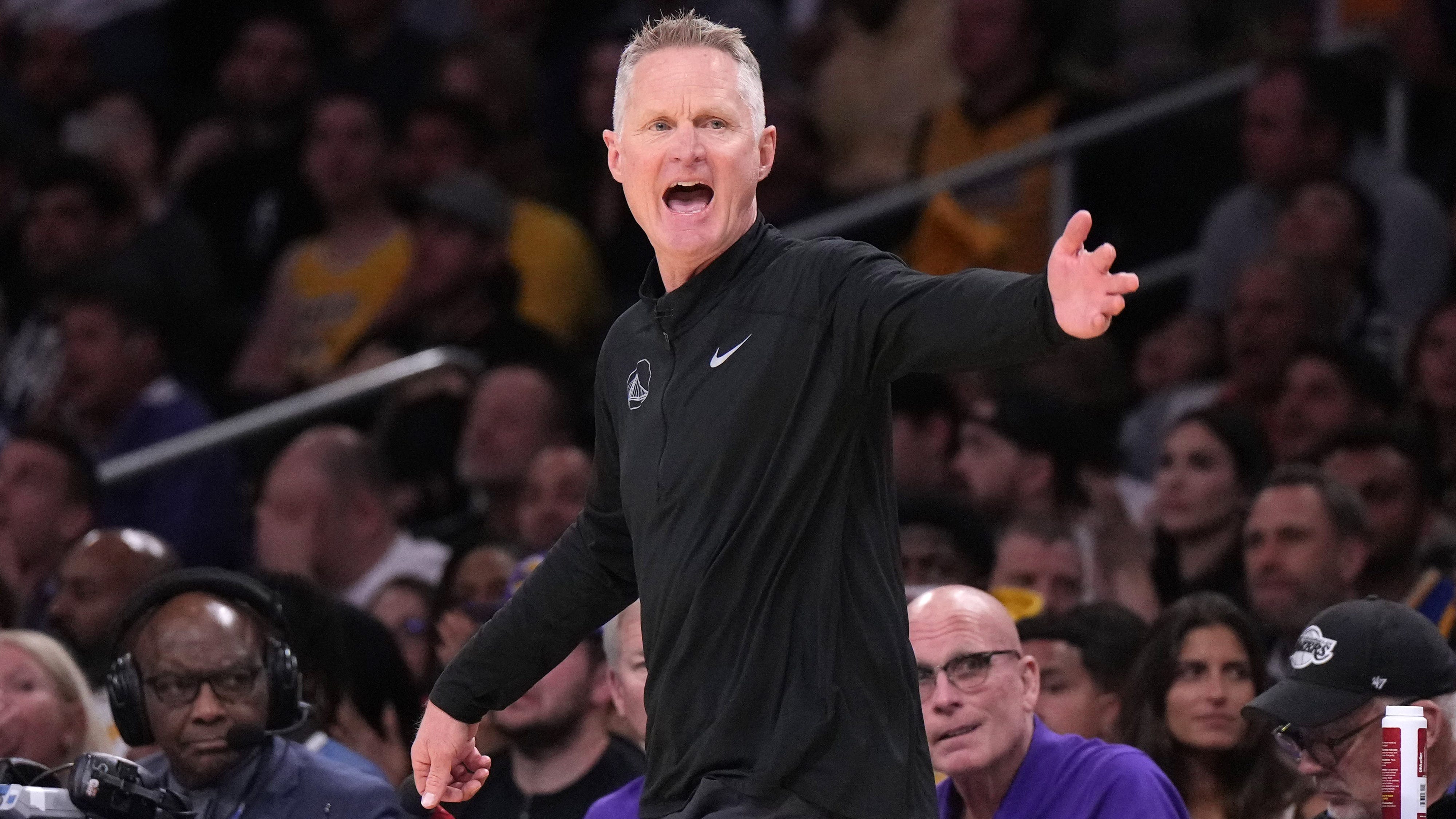 Should the Warriors extend Steve Kerr's contract before the season?