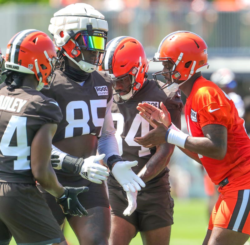 Browns quarterback Deshaun Watson calls a play in the huddle during training camp.