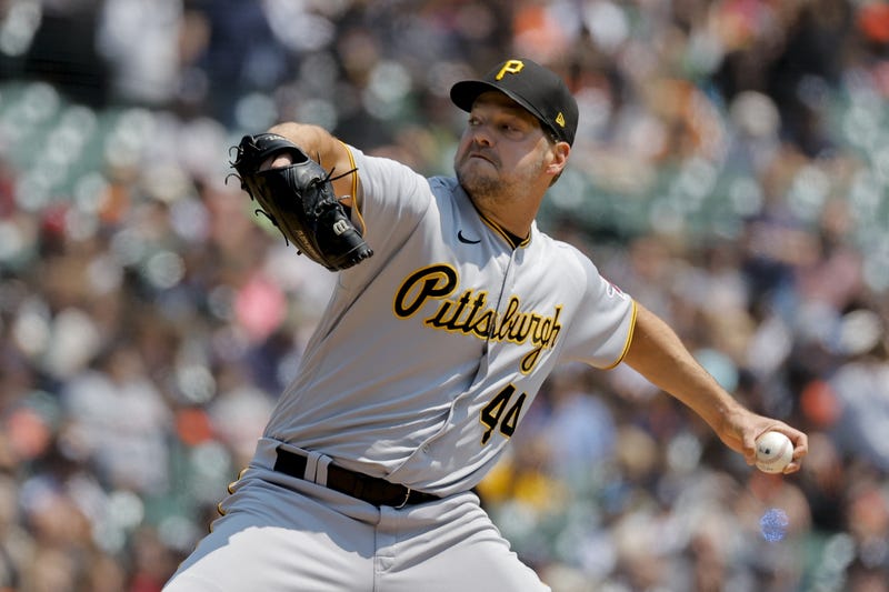 Rich Hill pitching against Detroit