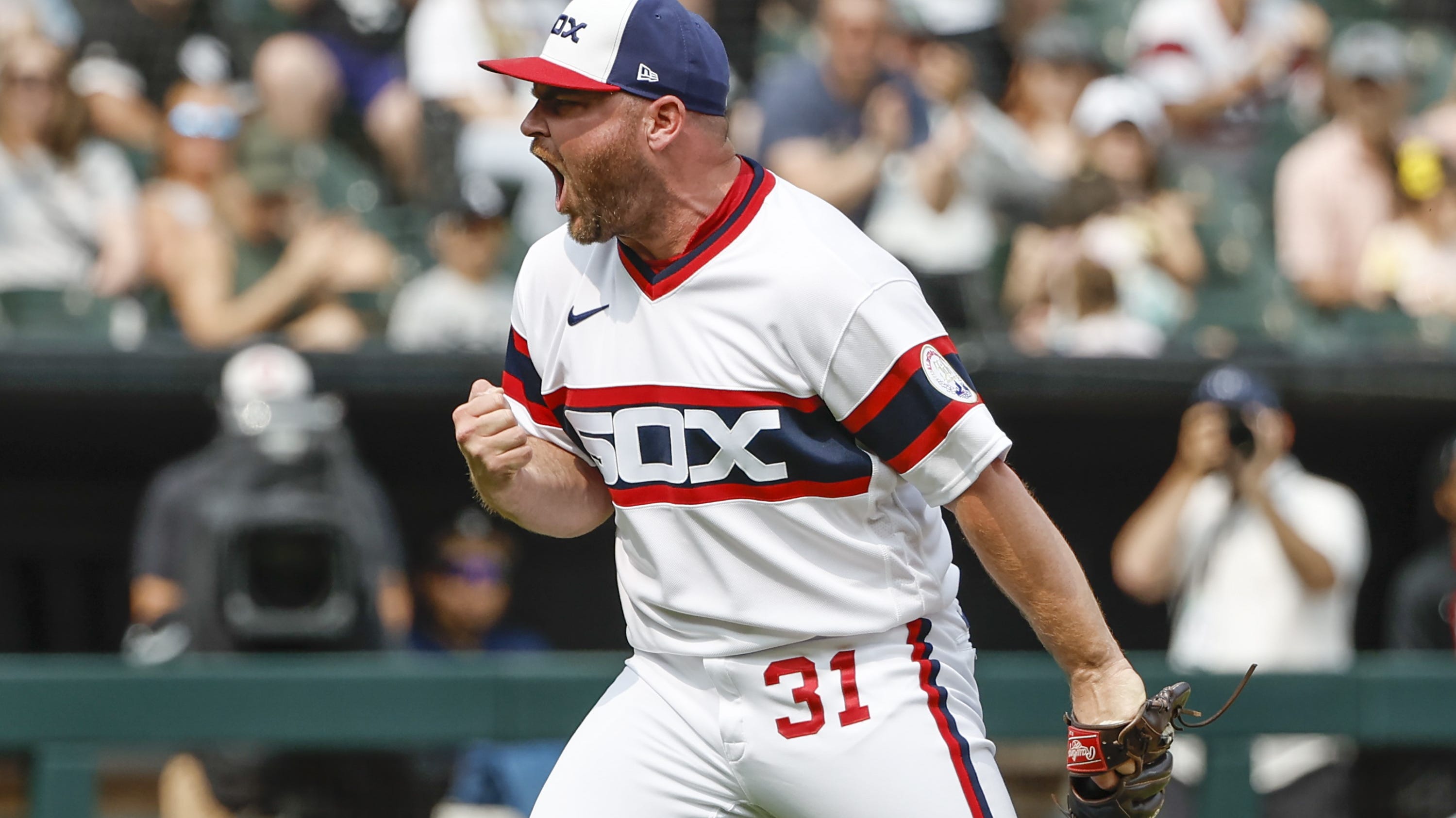 White Sox closer Liam Hendriks hopes to pitch again after Tommy John surgery