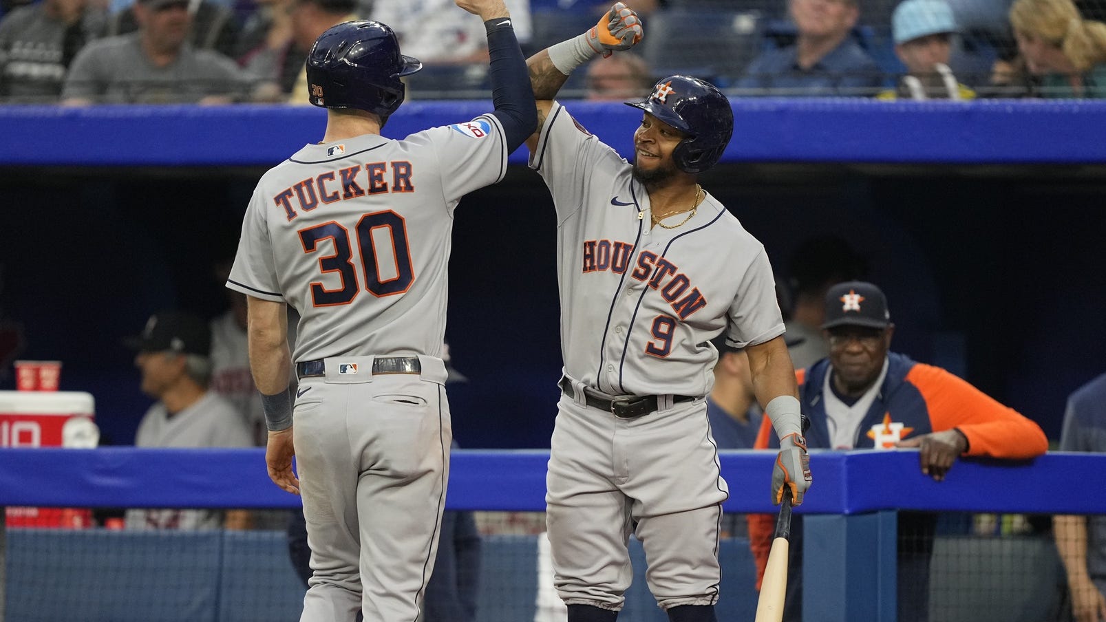 Julks hits 1st slam, surging Astros homer four times in 11-4 win over Blue Jays