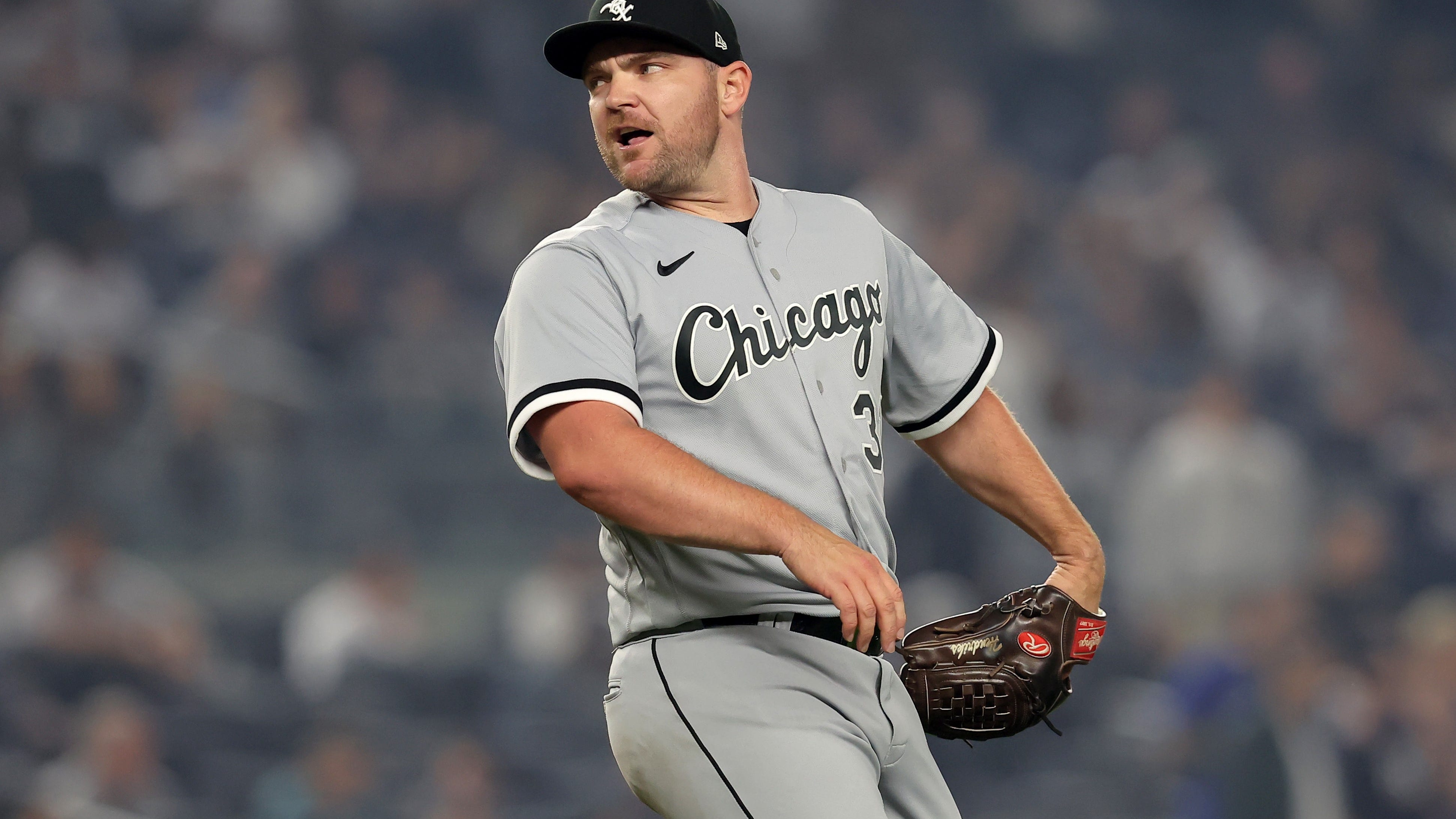 White Sox closer Liam Hendriks undergoes Tommy John surgery
