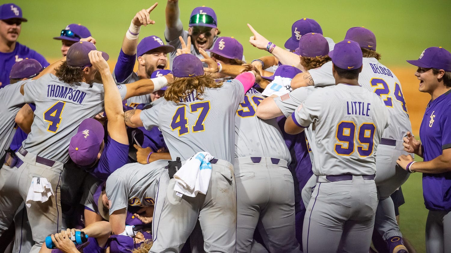Watch: LSU dogpiles in celebration at Alex Box after punching ticket back to CWS