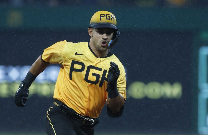Nick Gonzales running after 3B
