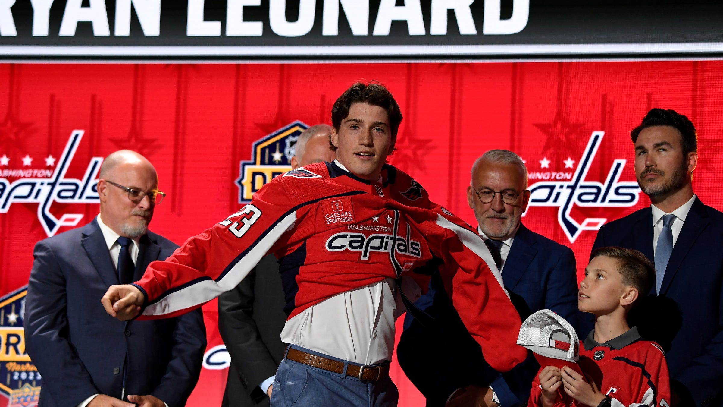 Capitals select Ryan Leonard with 8th pick in NHL Draft