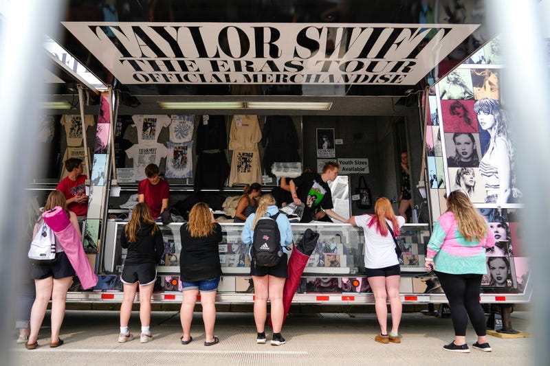 "Incognito Swiftie" Goes Viral After Taylor Swift Cincy Show