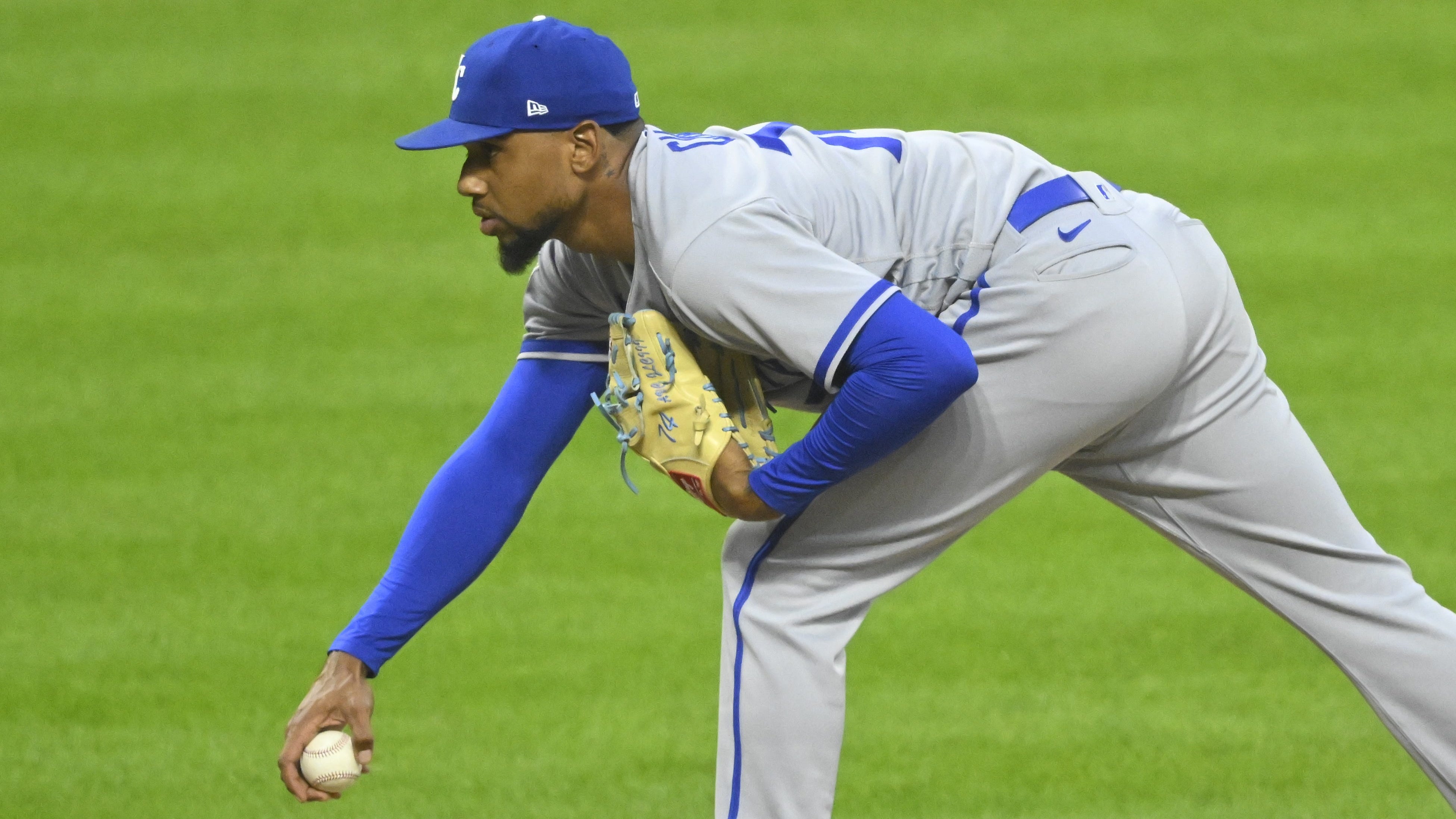 Cubs add reliever Jose Cuas in deal with Royals