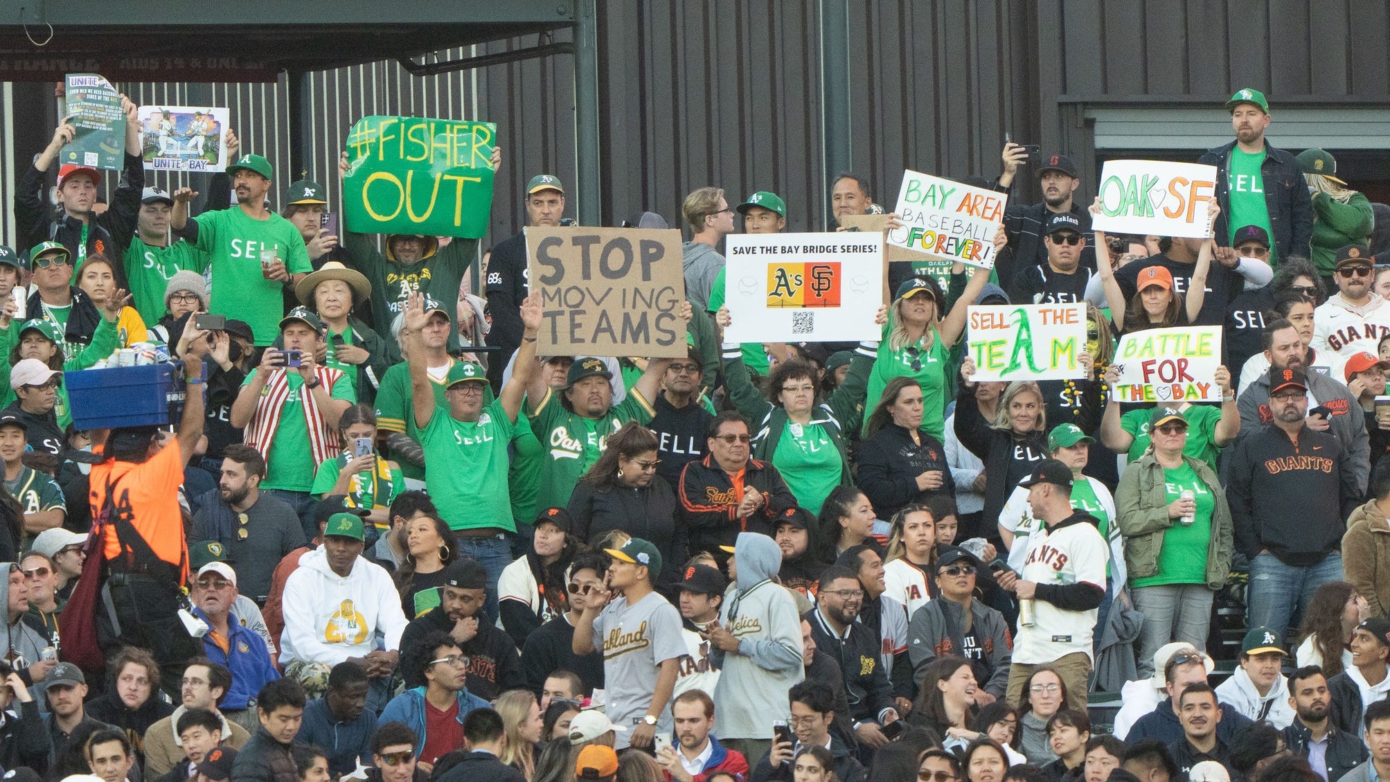 A's fans, Giants fans chant "Sell the team!" at Bay Bridge Series in SF