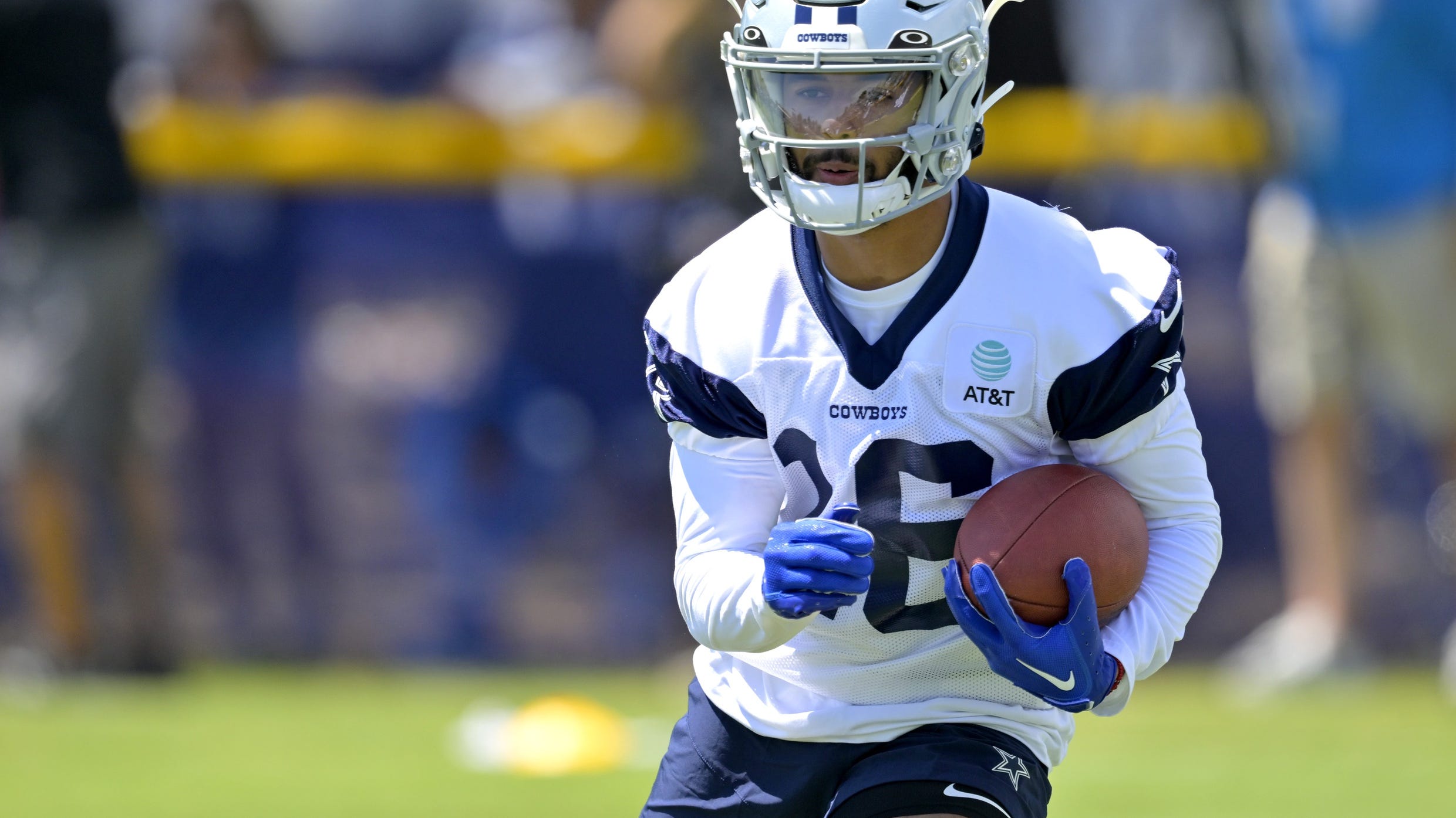 Cowboys Camp Notebook: Wilson and Mukuamu suffer injuries, rookie gets INT, Steele returns