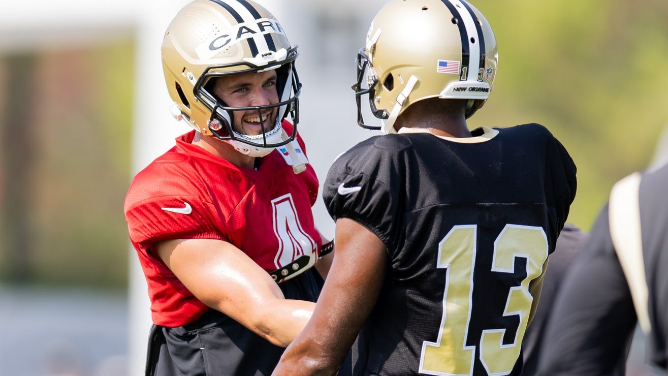Saints QB Derek Carr responds to Mike Thomas social media barbs: 'Just call me, bro'