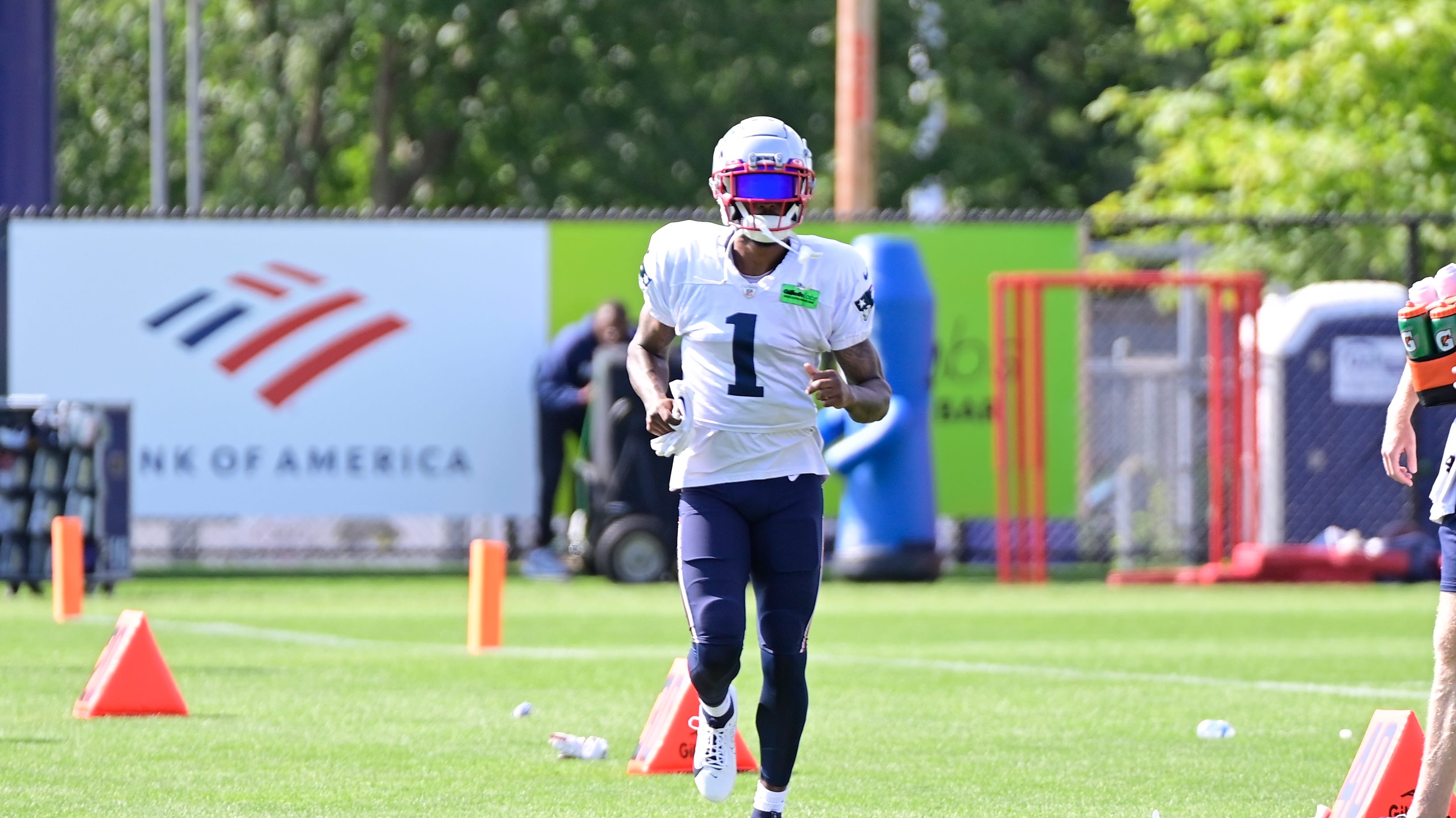 Patriots Practice Report: DeVante Parker returns, new faces, and more