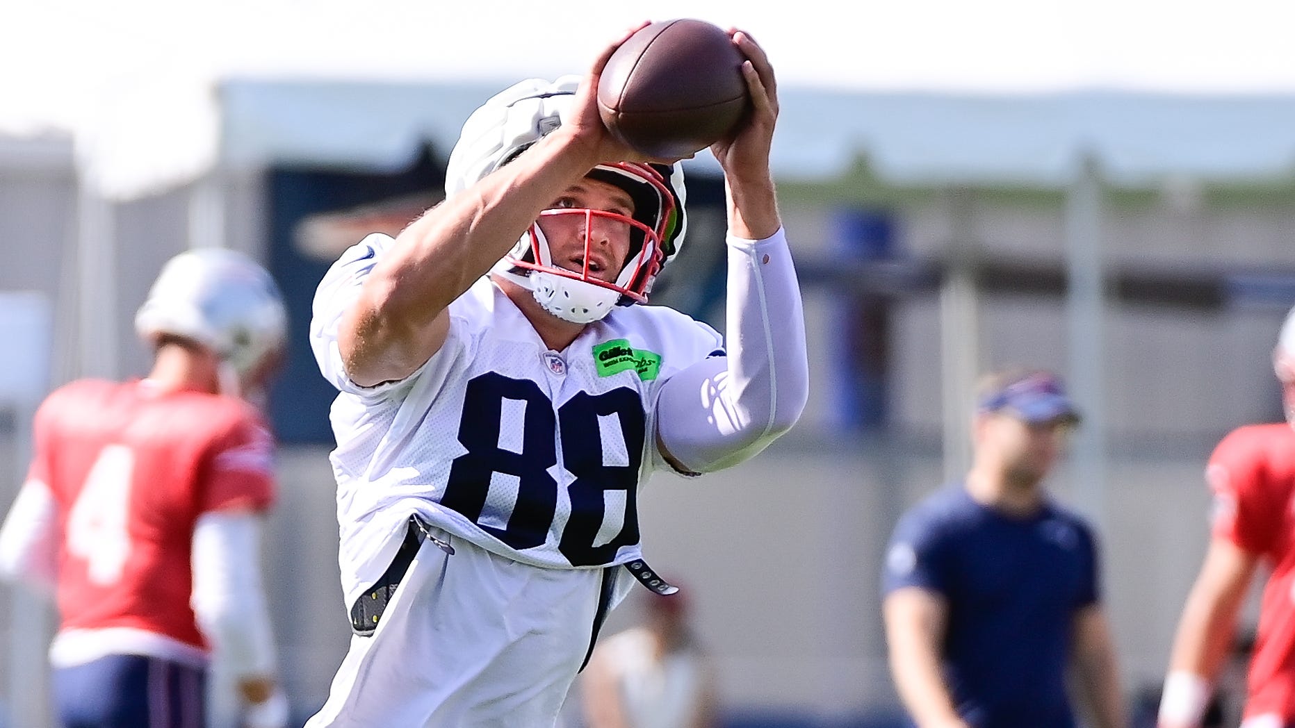 Patriots training camp notebook: Mike Gesicki injury puts damper on otherwise successful day for offense