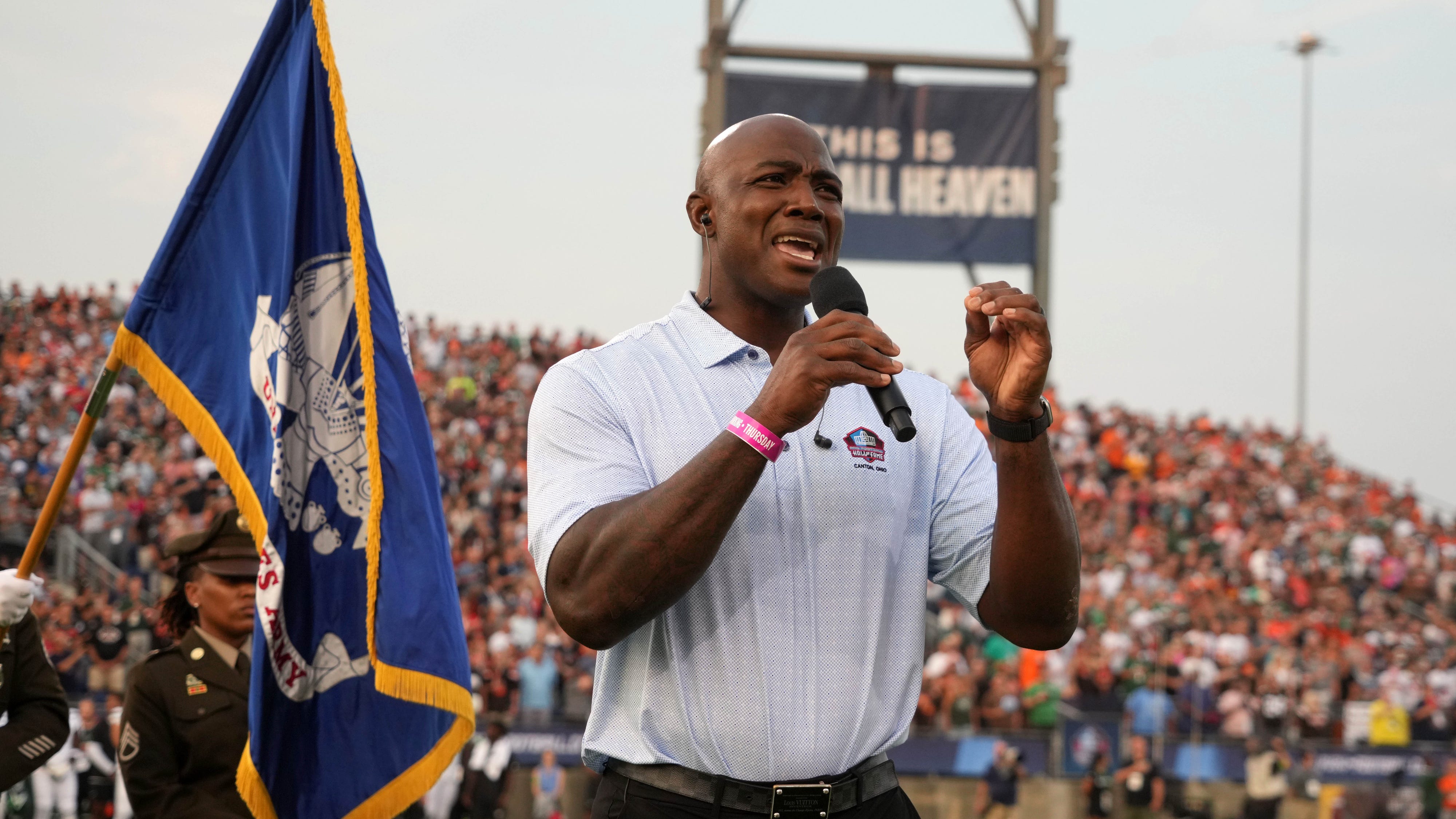 DeMarcus Ware sings National Anthem at Hall of Fame game in rememberance of teammate Demaryius Thomas
