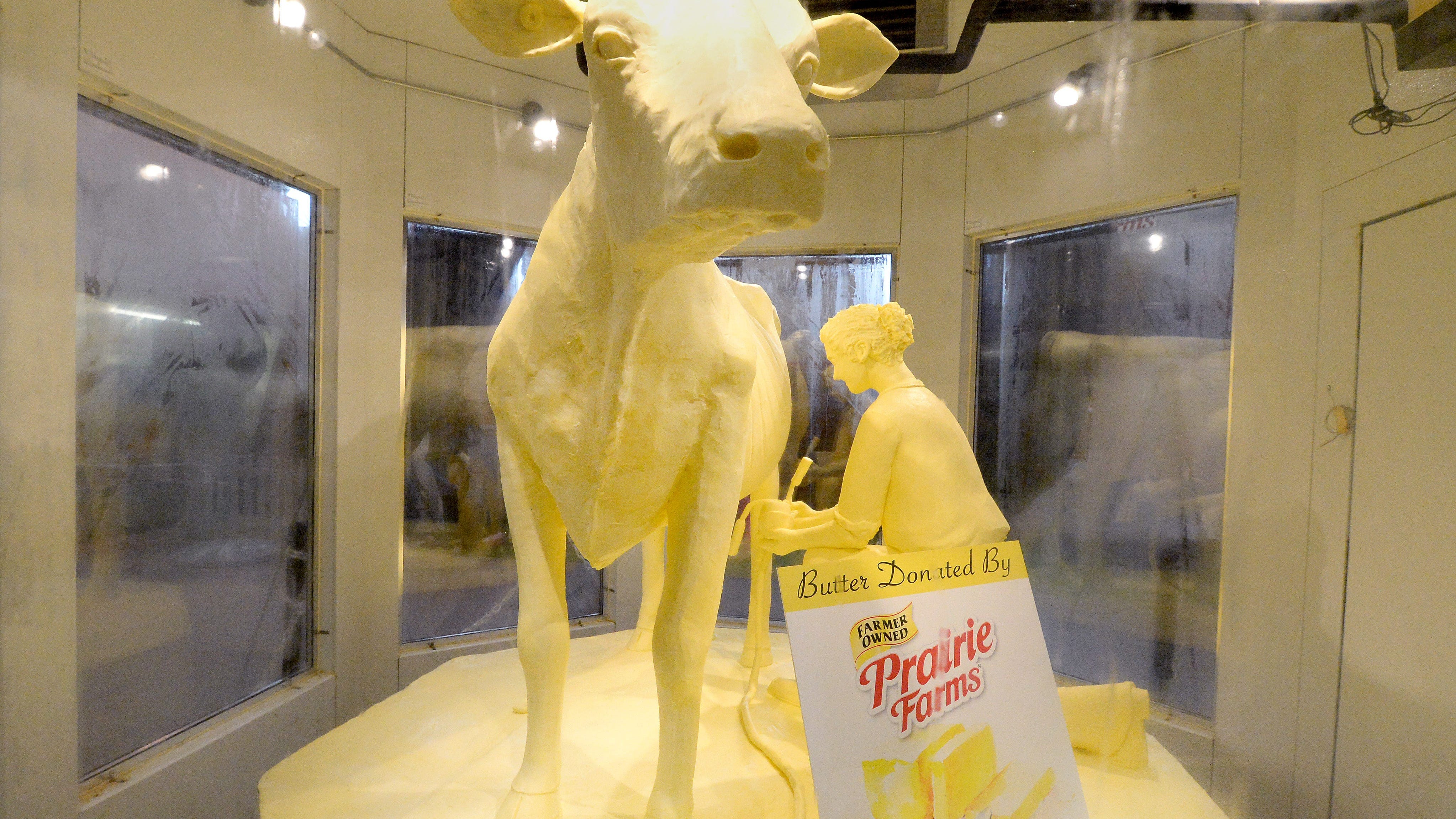 Butter cow 'moooves' into spotlight at Illinois State Fair