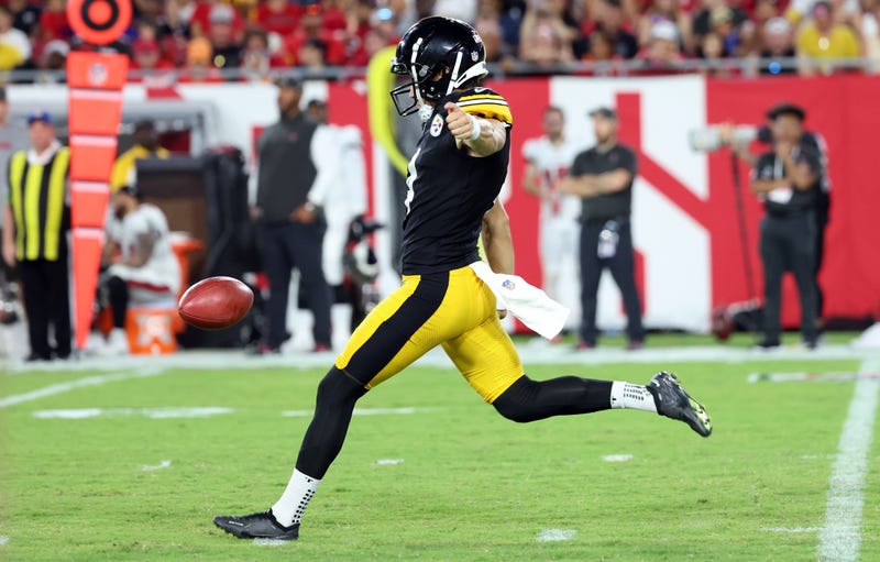 Pittsburgh Steelers punter Braden Mann (4) punts the ball against the Tampa Bay Buccaneers