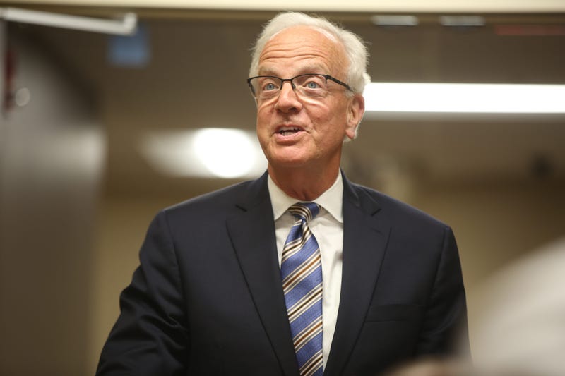 Sen. Moran co-sponsors bill protecting am radio