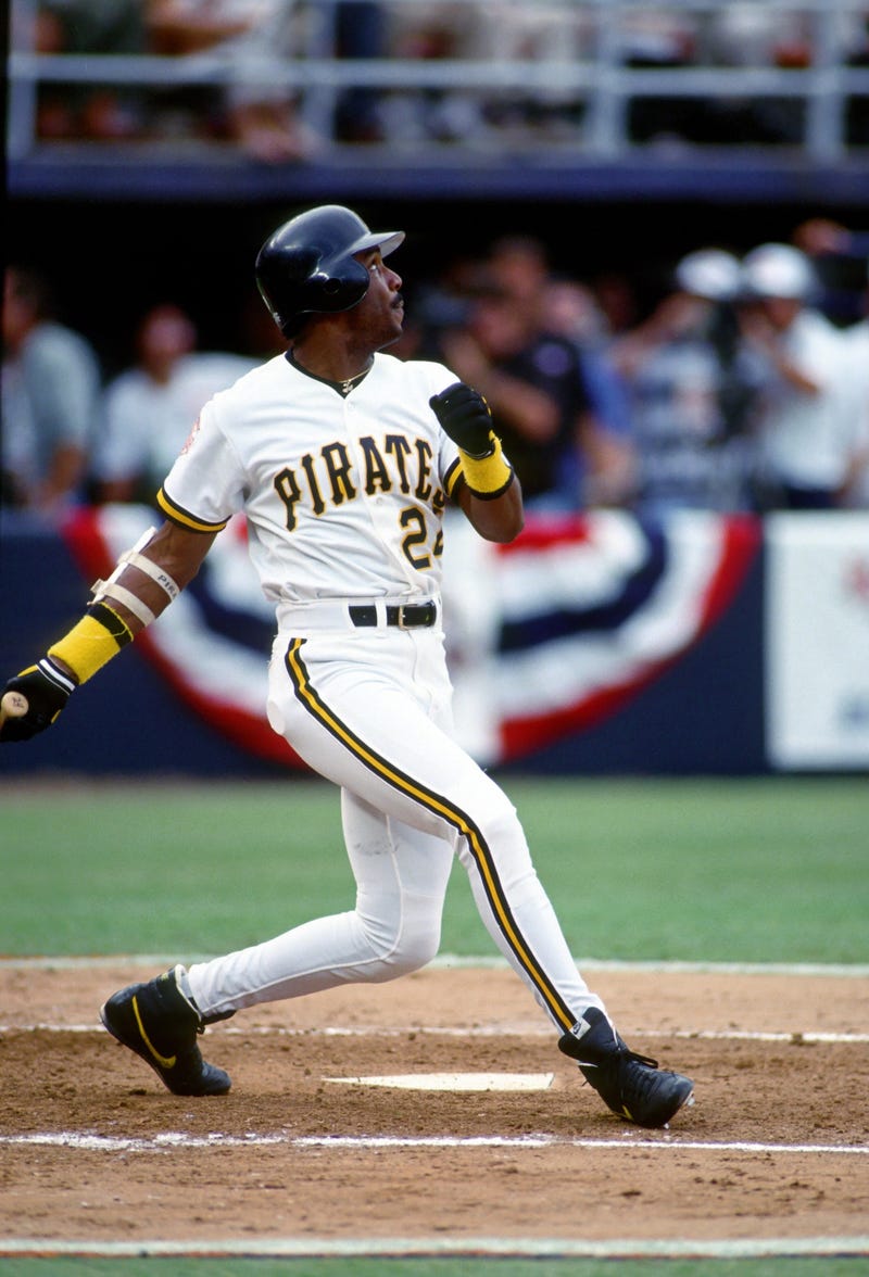 Barry Bonds swinging