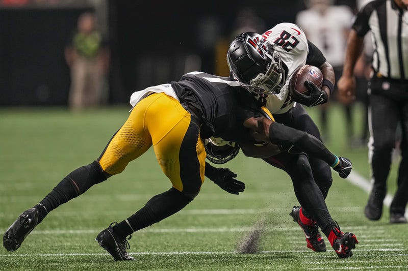 Trenton Thompson hit vs Atlanta in preseason game