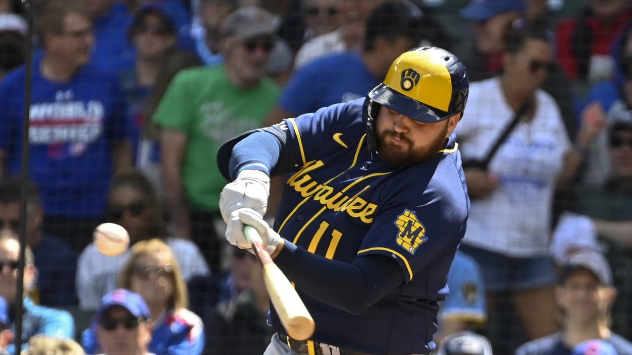 Pirates sign Brewers first-baseman with familiar look