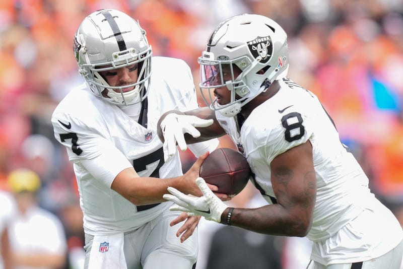 Josh Jacobs gets a hand off