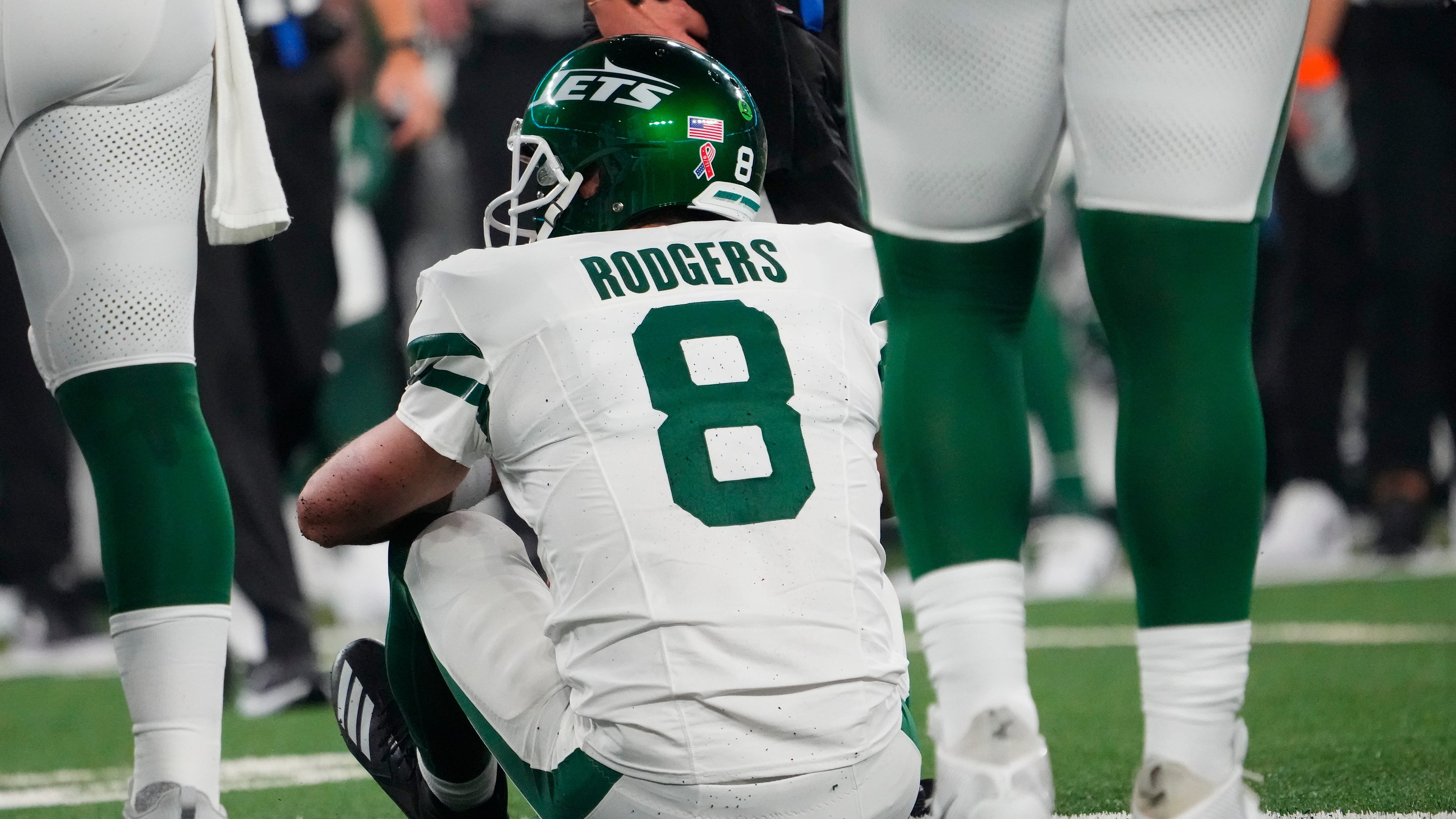 Aaron Rodgers leaves Monday's season opener early with Achilles injury