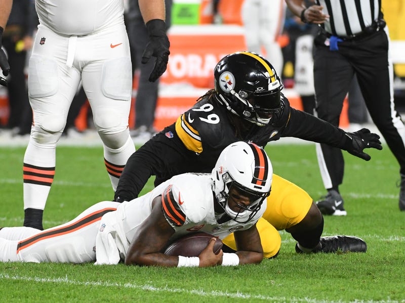 Larry Ogunjobi sacks Browns QB
