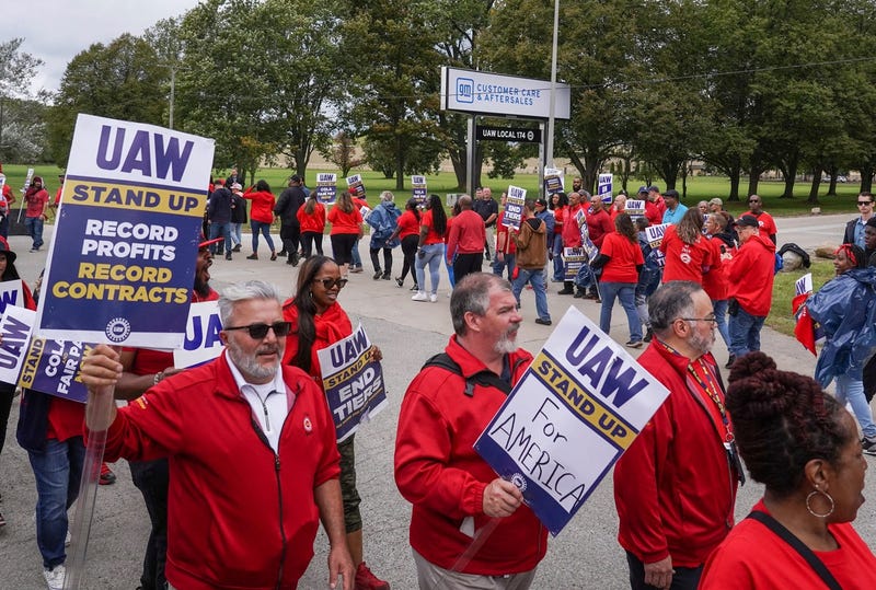 UAW striking workers