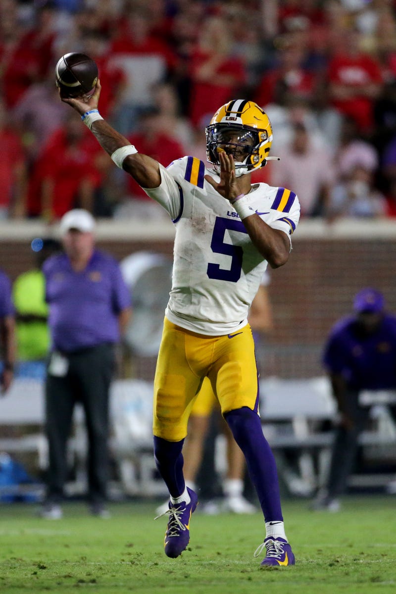 LSU Tigers quarterback Jayden Daniels (5) passes the ball during the second half against the Mississippi Rebels