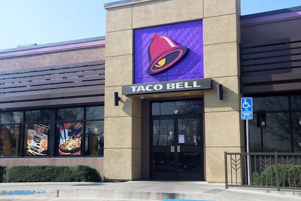 Outside of a Taco Bell restaurant