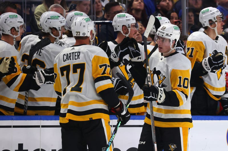 Malkin and O'Connor celebrate goal