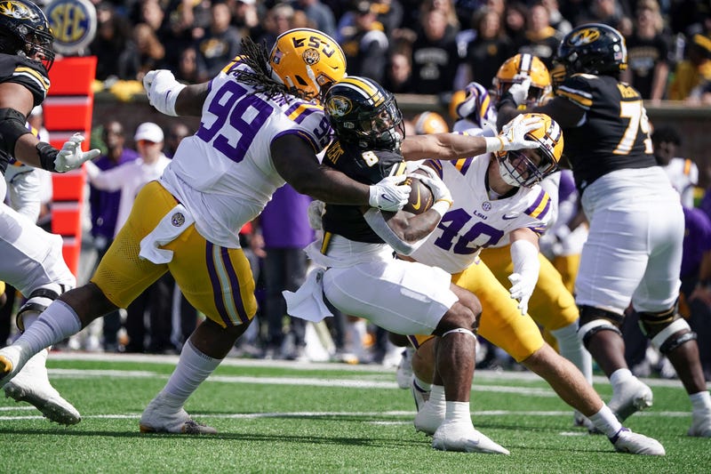 Missouri Tigers running back Nathaniel Peat (8) runs the ball and is tackled by LSU Tigers defensive tackle Jordan Jefferson