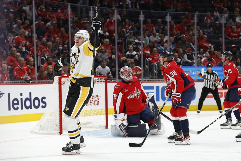 Evgeni Malkin celebrates goal vs Washington