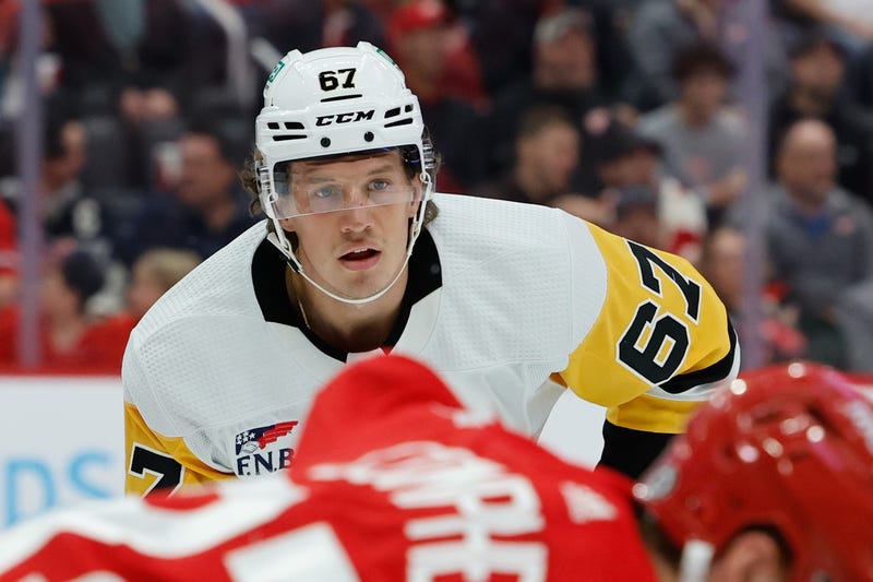 Rickard Rakell looking during faceoff