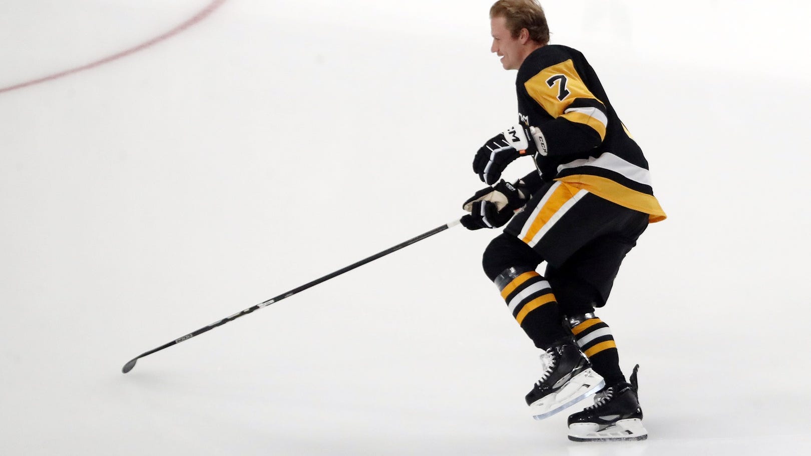 Making NHL debut, Pens Ludvig helped off ice after collision