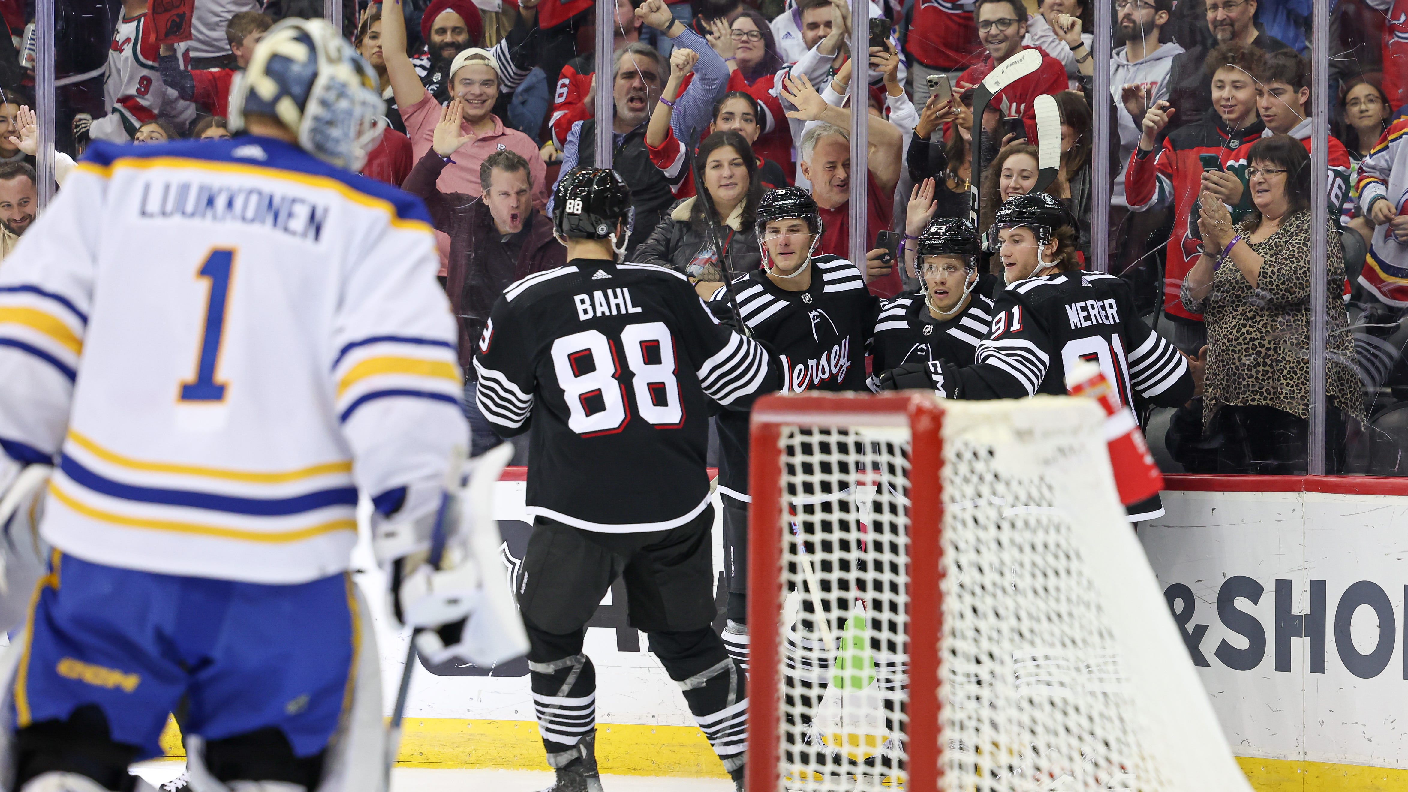 Sabres lose back-and-forth affair to Devils