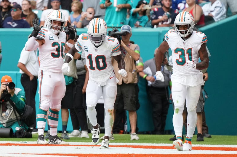 Miami Dolphins running back Raheem Mostert (31) celebrates his touchdown against the New England Patriots with wide receiver Tyreek Hill