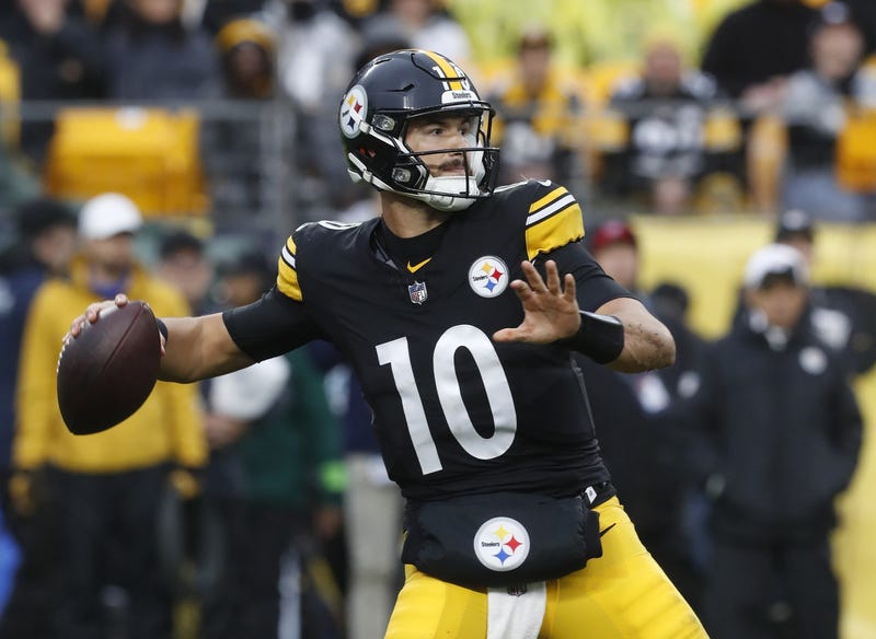 Mitch Trubisky passing for Steelers