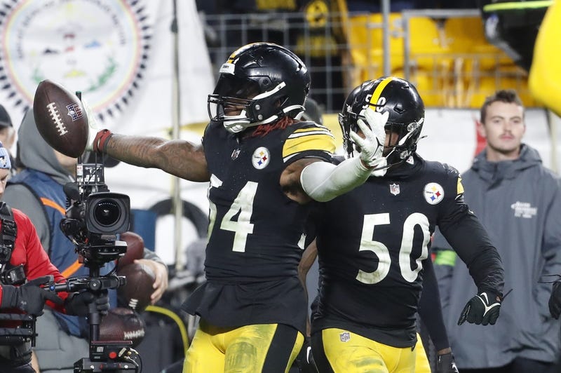 Kwon Alexander celebrates play