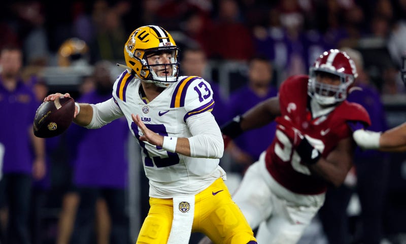 LSU Tigers quarterback Garrett Nussmeier (13) throws a pass