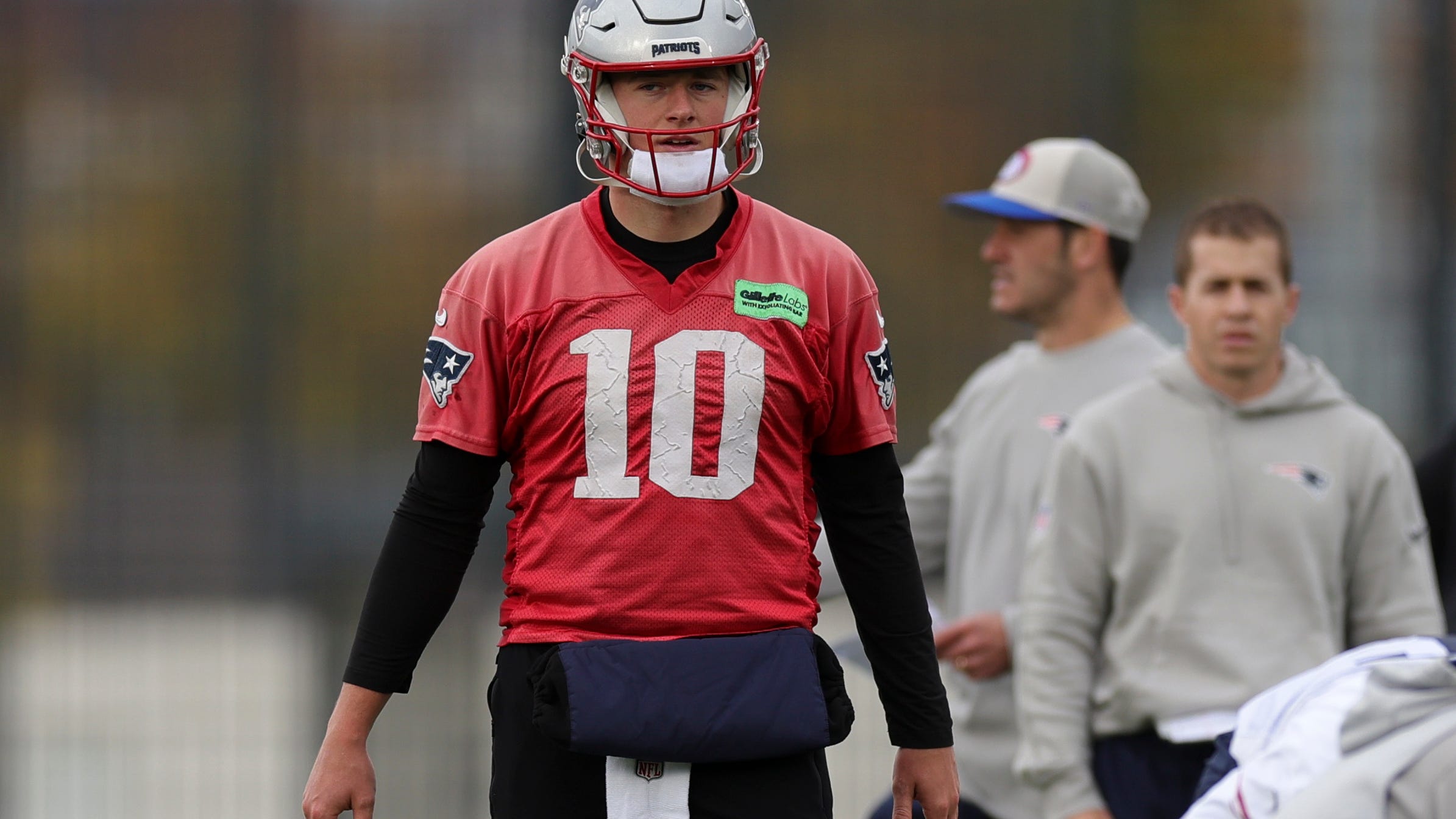 Patriots Practice Report: Mac Jones takes starter reps at lone bye-week practice