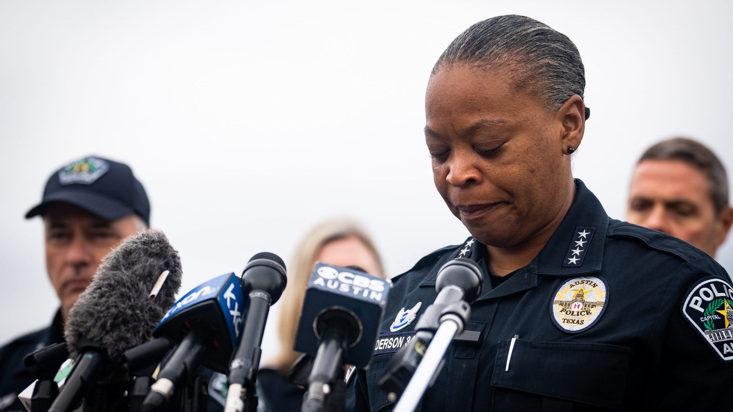 Austin Police officer shot, killed in southwest Austin SWAT situation; another officer wounded; suspect, 2 others dead