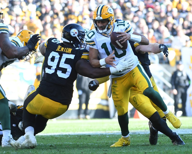 Keeanu Benton sack of Jordan Love
