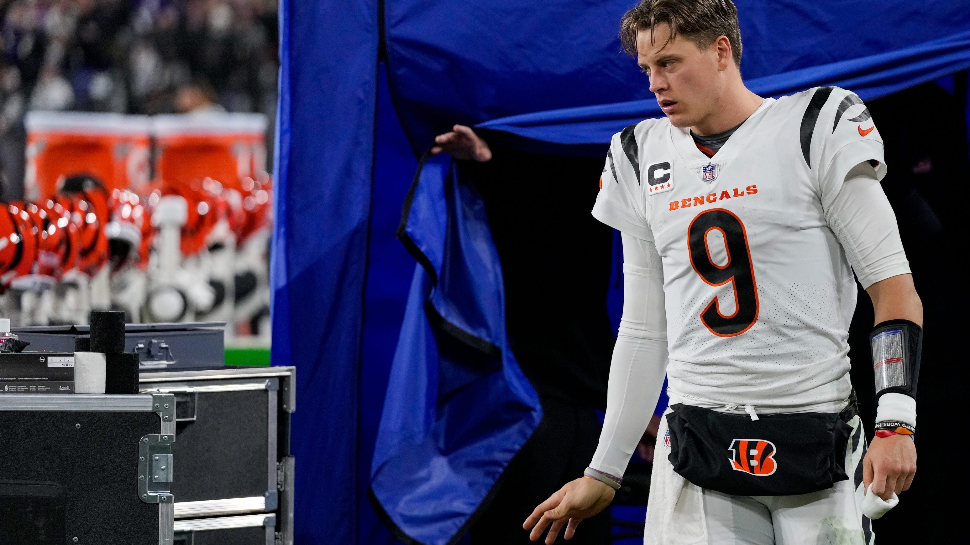 Steelers won't face Burrow, Bengals QB out for the season