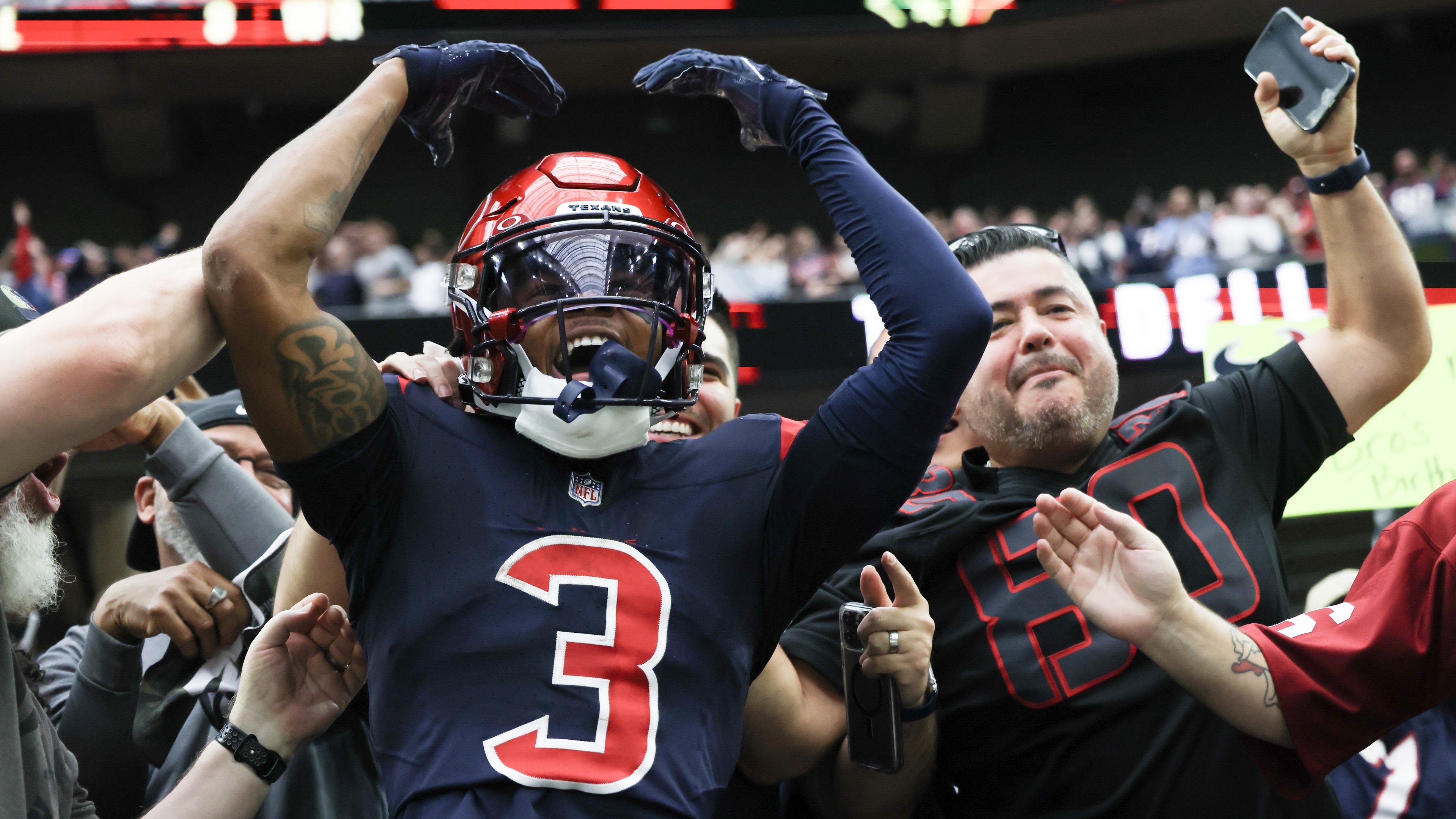 Texans WR Tank Dell practices at OTAs 3 weeks after suffering gunshot wound