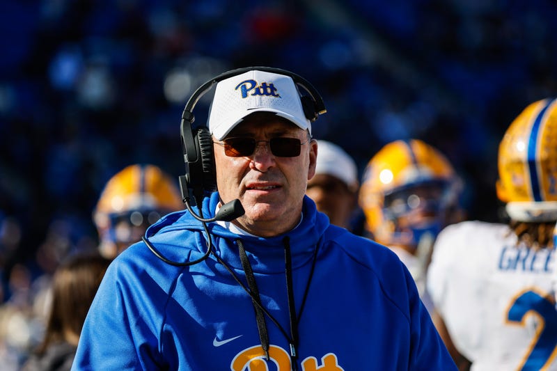 Pat Narduzzi on sidelines