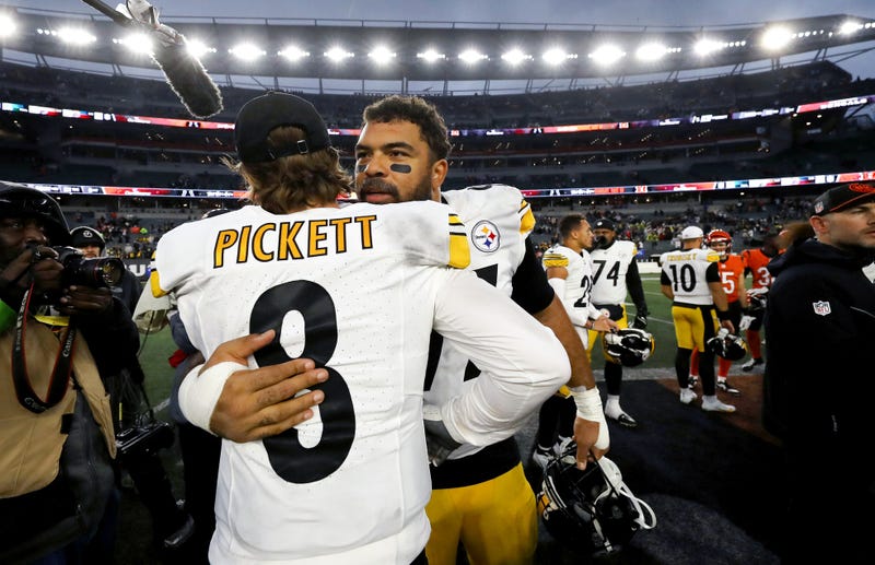 Cam Heyward hugging Kenny Pickett