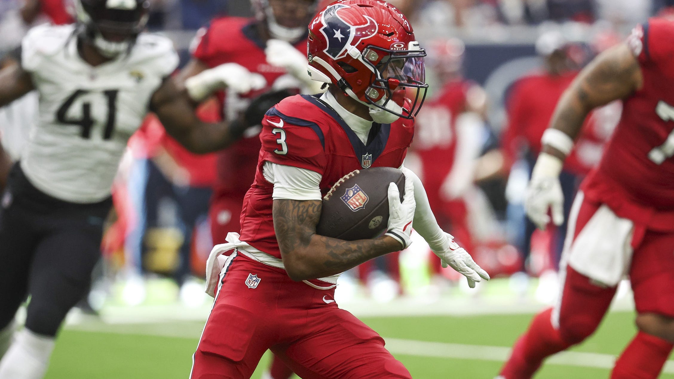 Texans WR Tank Dell posts workout video three weeks after being shot