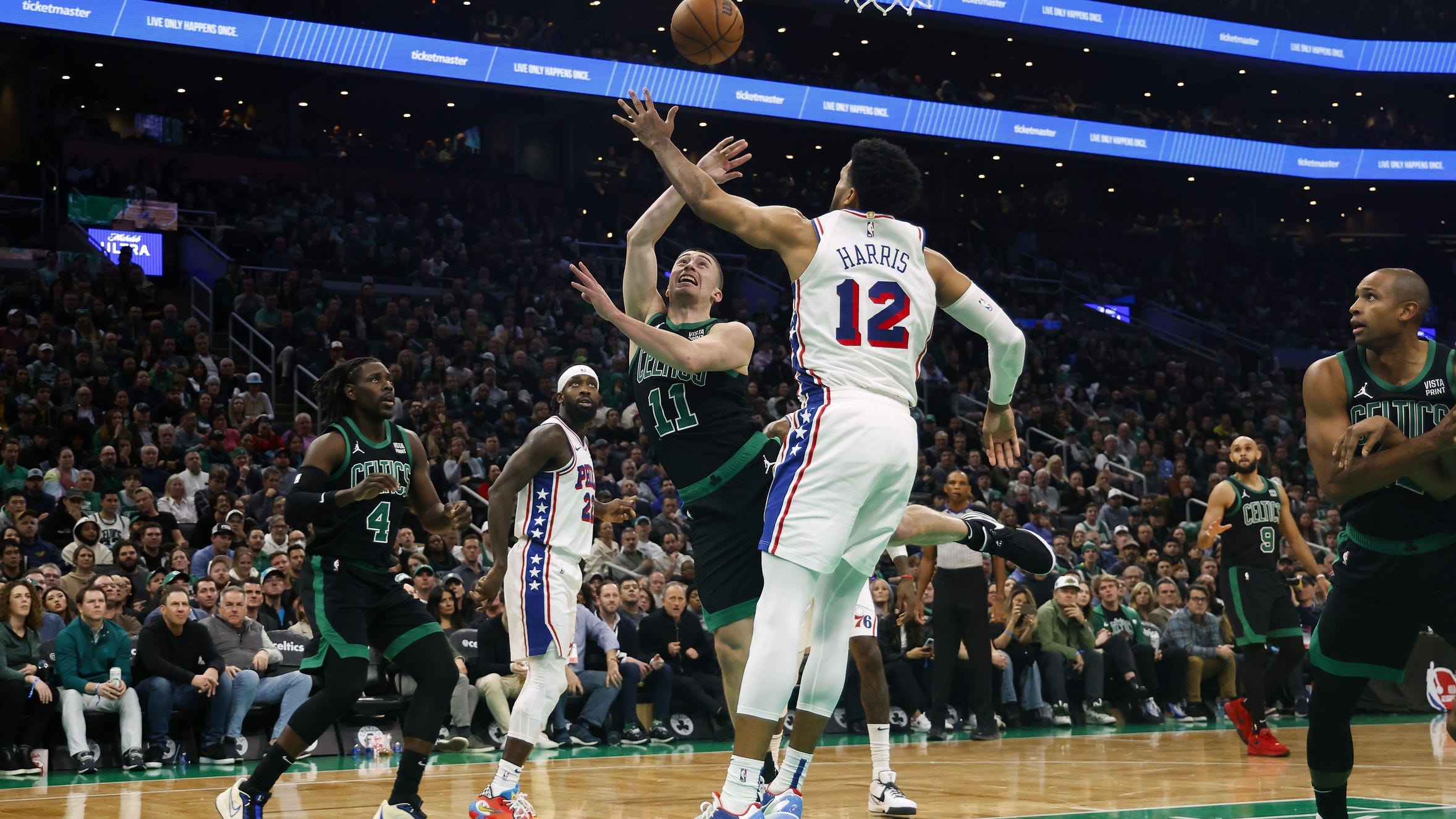 How Celtics' role players helped survive a frustrating night against the 76ers